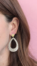 Charger l'image dans la galerie, Boucles d'oreilles pendantes goutte - champagne