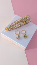 Charger l&#39;image dans la galerie, Ensemble barrette et boucles d&#39;oreilles vert/rose
