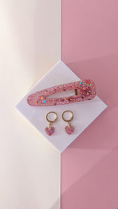 Ensemble barrette et boucles d'oreilles rose