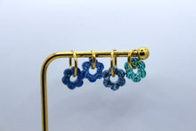 Charger l&#39;image dans la galerie, Boucle d&#39;oreille fleur, collection bleue
