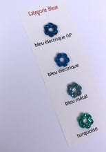 Charger l&#39;image dans la galerie, Boucle d&#39;oreille fleur, collection bleue
