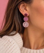 Charger l'image dans la galerie, Boucles d'oreilles Rosalie - résine Rose et paillettes
