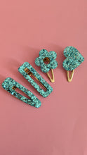 Charger l'image dans la galerie, Barrette pailletée - turquoise polaire
