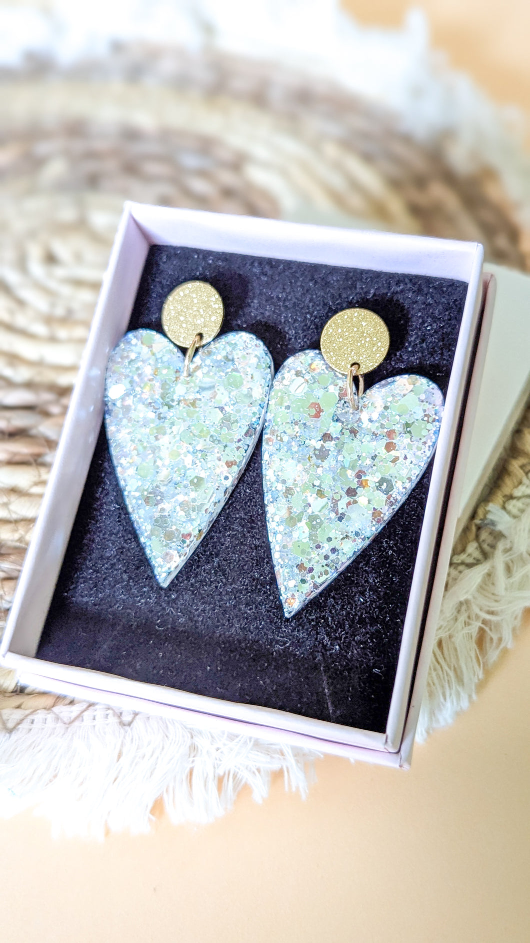 Boucles d'oreilles résine coeur blanc