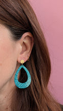 Charger l'image dans la galerie, Boucles d'oreilles pendantes goutte - turquoise
