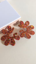 Charger l&#39;image dans la galerie, Boucles d&#39;oreilles maxi fleur orange
