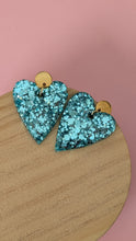 Charger l'image dans la galerie, Boucle d'oreille cœur résine turquoise polaire
