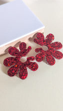 Charger l&#39;image dans la galerie, Boucles d&#39;oreilles maxi fleur rouge
