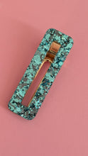 Charger l'image dans la galerie, Barrette pailletée - turquoise polaire

