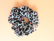 Charger l'image dans la galerie, Chouchou double gaze leo vert et rose
