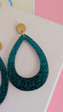 Charger l'image dans la galerie, Boucles d'oreilles pendantes goutte - émeraude
