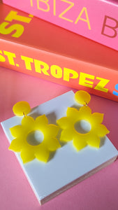 Boucle d'oreille résine soleil jaune