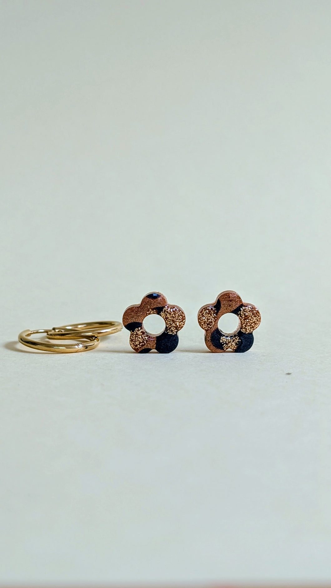 Pampilles résine époxy Léo paillettes| fleur petit format