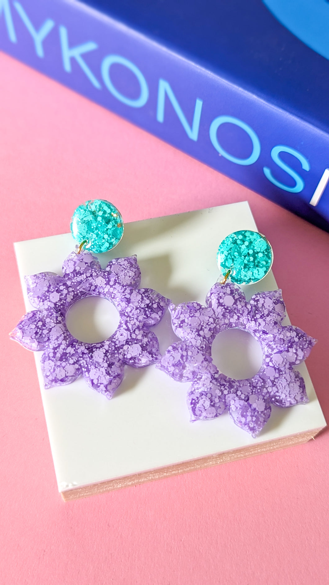 Boucles d'oreilles soleil résine violette et turquoise