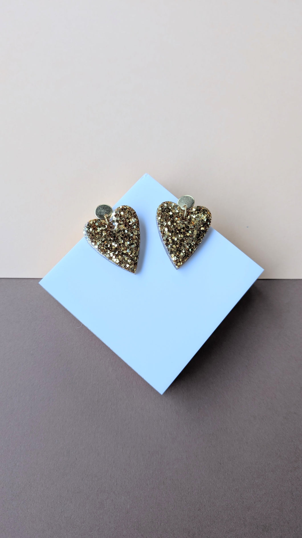 Boucle d'oreille cœur résine doré