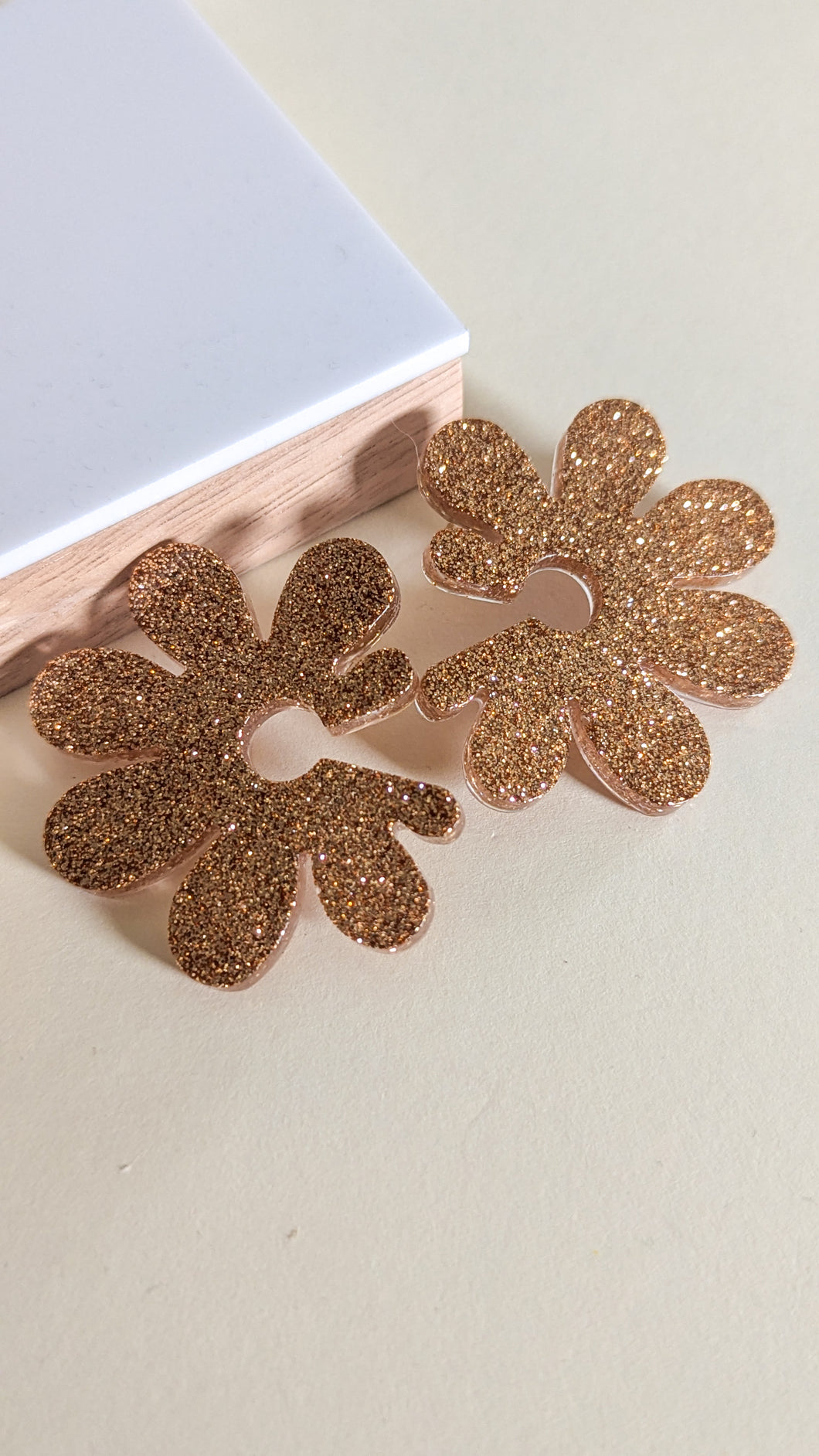 Boucles d'oreilles maxi fleur dorée