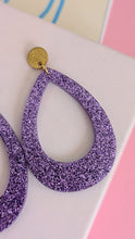 Charger l'image dans la galerie, Boucles d'oreilles pendantes goutte - violet

