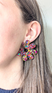 Boucles d'oreilles maxi fleur fushia/doré/gris