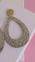 Charger l'image dans la galerie, Boucles d'oreilles pendantes goutte - champagne
