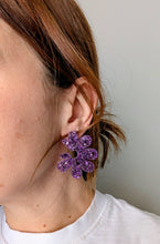 Charger l'image dans la galerie, Boucles d'oreilles maxi fleur violet polaire
