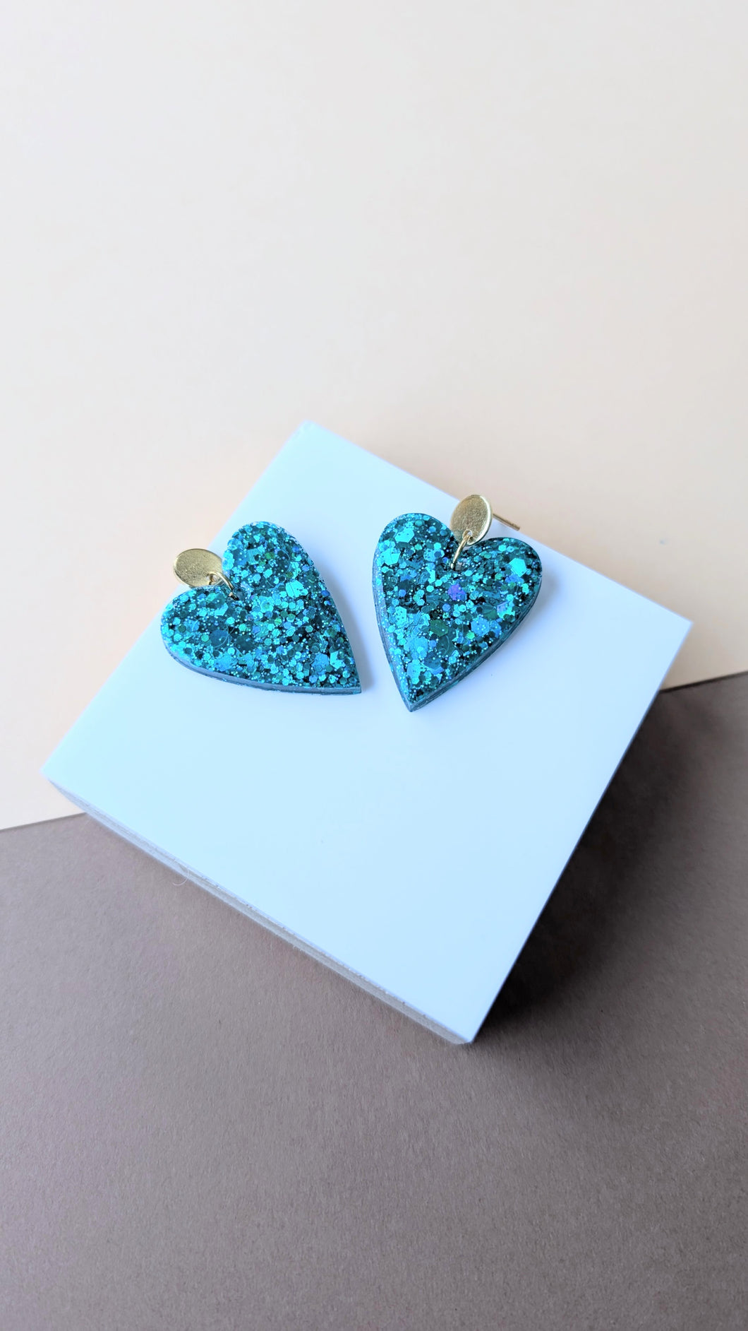 Boucle d'oreille cœur résine turquoise