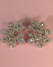 Charger l'image dans la galerie, Boucles d'oreilles maxi fleur doré polaire
