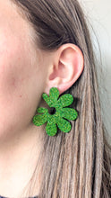 Charger l&#39;image dans la galerie, Boucles d&#39;oreilles maxi fleur verte
