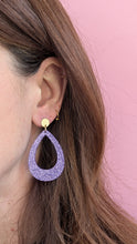 Charger l'image dans la galerie, Boucles d'oreilles pendantes goutte - violet
