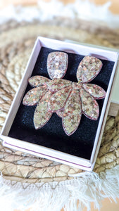 Boucles d'oreilles résine palme rose clair