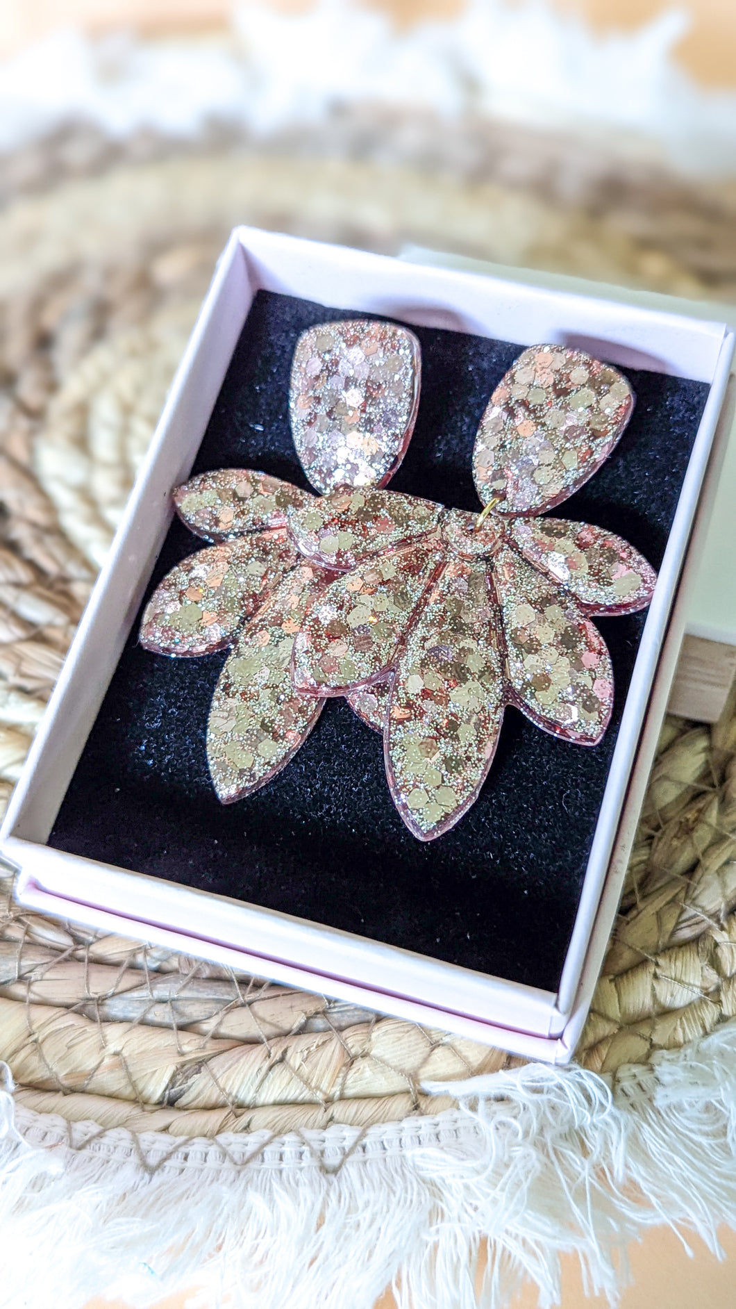Boucles d'oreilles résine palme rose clair