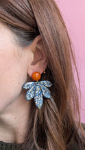 Charger l'image dans la galerie, Boucles d'oreilles palme- bleu multicolore/ terracotta
