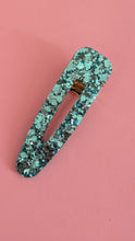 Charger l'image dans la galerie, Barrette pailletée - turquoise polaire
